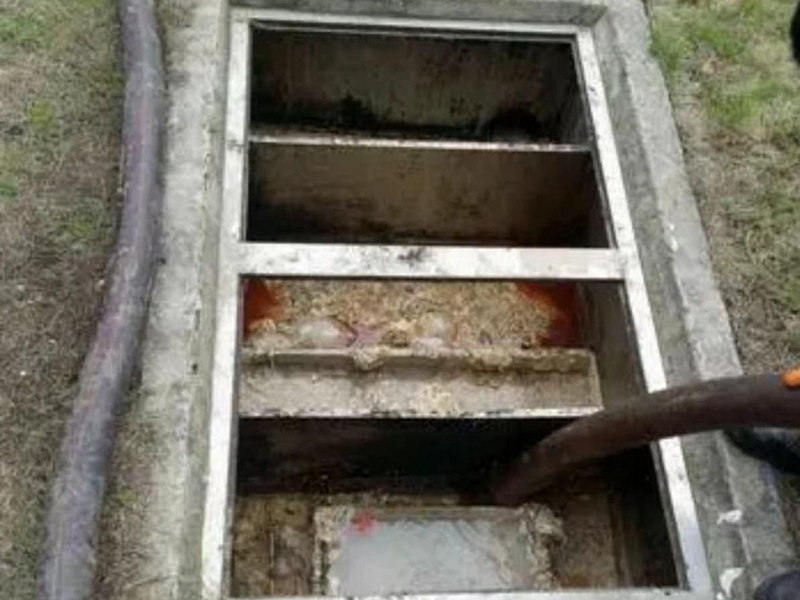 坡心镇隔油池清理