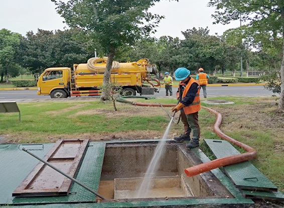 坡心镇化油池清理