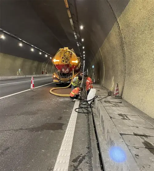 坡心镇隧道排水渠清淤